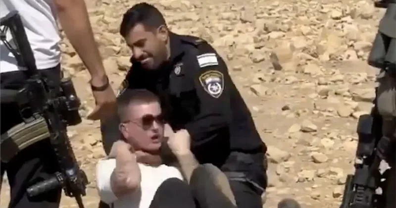 İsrail polisi, Filistin de toprak gasbına karşı çıkan İsrailli aktivisti dövdü