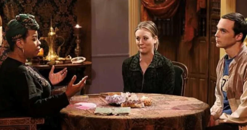 Sheldon Cooper ın medyumu Ms. Davora hayatını kaybetti