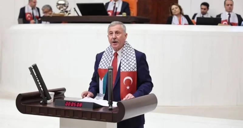 Selçuk Özdağ dan İsrail in alıkoyduğu vekillere çağrı: O özel uçağa binmeyin