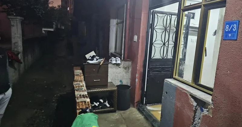 Tekirdağ da sağanak etkili oldu: Evi lağım suyu bastı