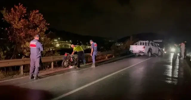 Kamyonet ile çarpışan elektrikli bisiklet sürücüsü hayatını kaybetti İzmir Haberleri