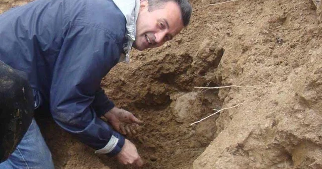 Doğadan topladığı taşları 40 yıldır işleyip, takıya dönüştürüyor Bursa Haberleri