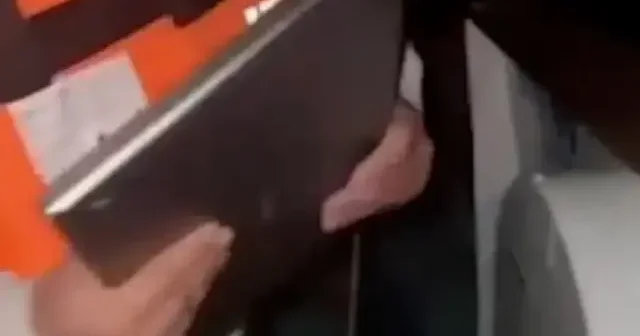 Özgürlük Filosu ndaki aktivist İsrail ele geçirmesin diye bilgisayarını denize attı VİDEO İZLE