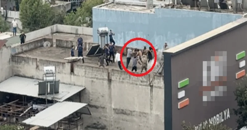 Polise bıçakla saldırdı, ortalık karıştı Sözcü Gazetesi