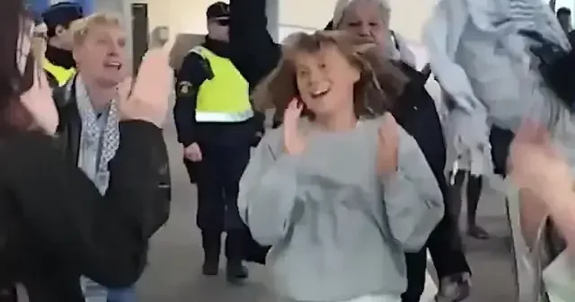 Greta Thunberg Özgür Filistin sloganlarını duyunca sevinçten zıpladı VİDEO İZLE