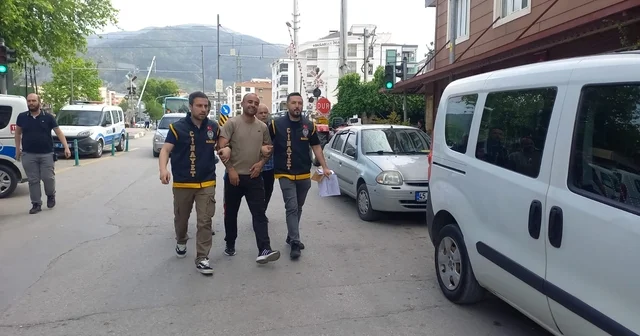 GÜNCELLEME Manisa da park halindeki 13 araca zarar veren şüpheli yakalandı Manisa Haberleri