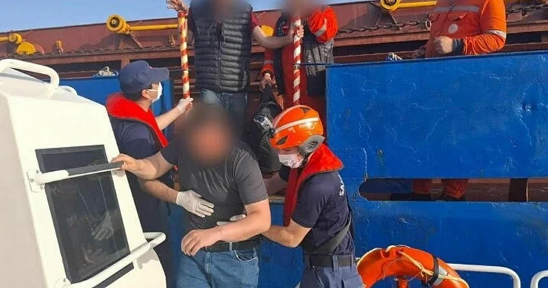 Açıktaki gemi personelleri zor kurtuldu