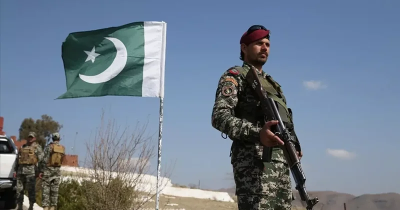 Pakistan ordusundan flaş açıklama: Hindistan’a ait 77 İHA düşürüldü