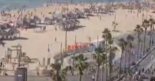 Tel Aviv de sirenler çaldı: Sahildeki Yahudiler in korkarak kaçtığı anlar kameraya yansıdı VİDEO İZLE