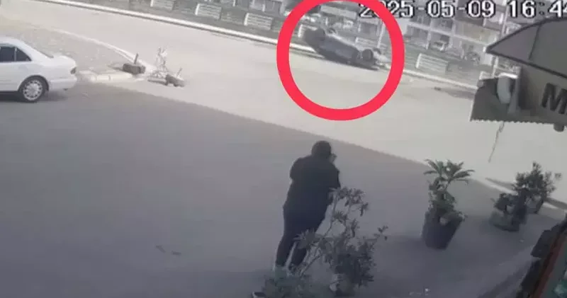 Ordu da 2 otomobilin çarpışması kamerada; 5 yaralı