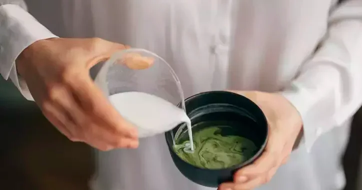 Sosyal medyada popüler oldu ama uzmanlar uyardı: Gençlerde matcha çayı akımı! Gerçekten zayıflatıyor mu?
