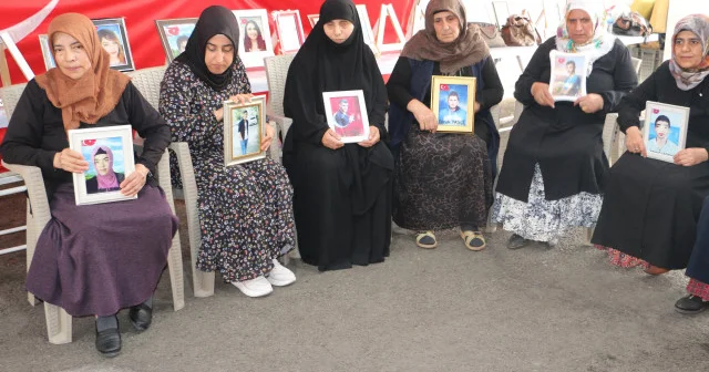Diyarbakır annelerinin evlat nöbeti kararlılıkla devam ediyor: PKK nın silah bırakması evlatlarımızın geri dönmesi demektir VİDEO İZLE