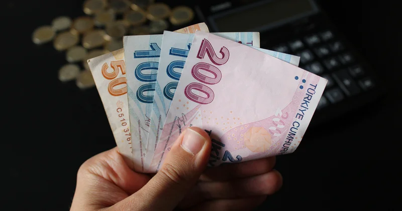 EMEKLİ ZAMMI HESAPLAMA 2025 TEMMUZ SON DAKİKA: 4 aylık enflasyon farkı kesinleşti! SSK, Bağ Kur en düşük emekli maaşı ne kadar olacak, emekliye yüzde kaç zam yapılacak?