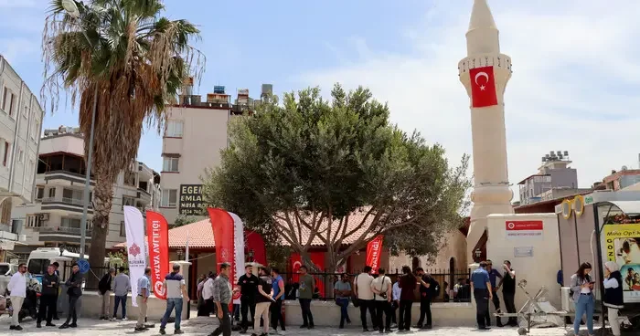 Hatay da depremlerden hasar gören 5 cami ve 1 mescit restorasyonun ardından ibadete açıldı