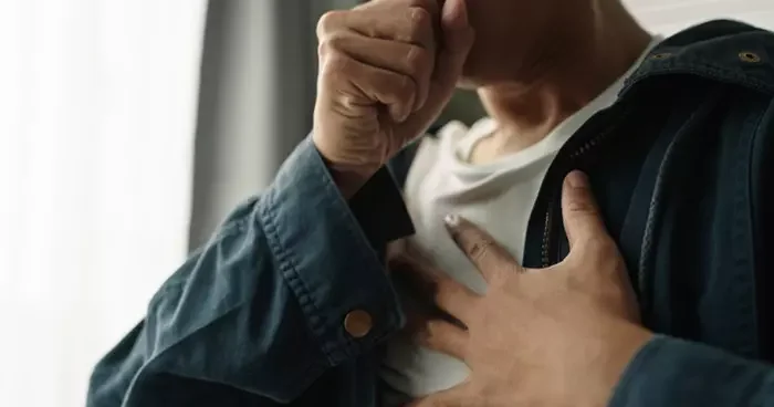 Nefes alamamak kaderiniz olmasın! KOAH hastalığı belirtileri nedir? Uzmanlar uyarıyor: Tek yastıkta uyuyamıyorsanız, nefes darlığınız varsa mutlaka araştırın