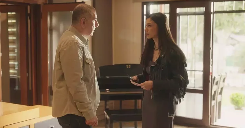 Demet Özdemir ve Metin Özülkü aynı sahnede