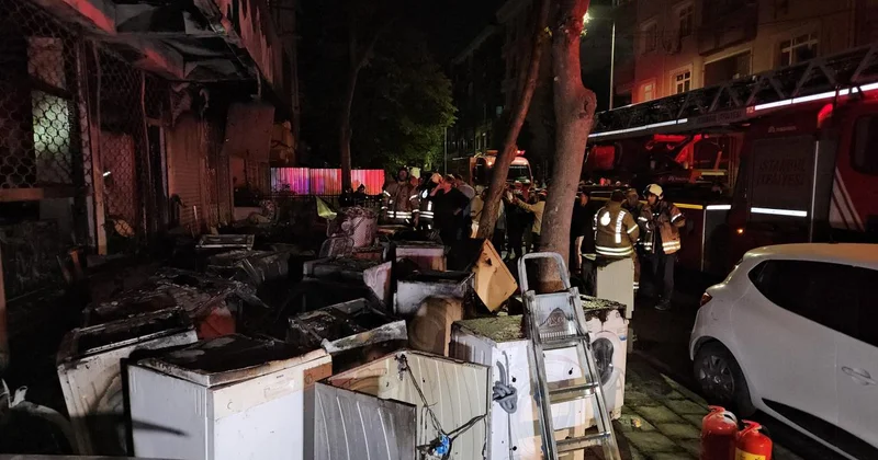 İstanbul da beyaz eşya mağazasında yangın çıktı