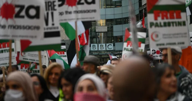 BBC ye, yayınlarında Gazze soykırımını gizlediği gerekçesiyle protesto