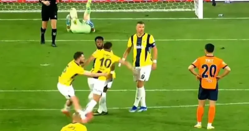 Tadic sahada çılgına döndü! Talisca ve Tadic arasında gerginlik