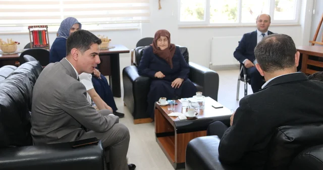 Amasya da şehit annesi, oğlunun isminin verildiği kurumu ziyaret etti Amasya Haberleri