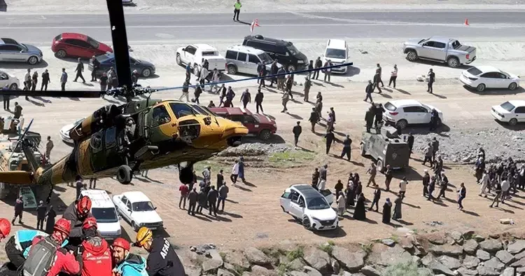 Kayıp adam dağda yaralı bulundu, askeri helikopterle hastaneye kaldırıldı