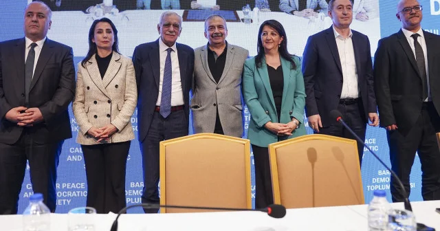 DEM Parti den 8 maddelik fesih açıklaması: Erdoğan ve Bahçeli ye teşekkür edip yayınladılar Gündem Haberleri