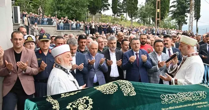 Selde kaybolduktan 6 gün sonra bulunan Hüseyin Aydın, son yolculuğuna uğurlandı