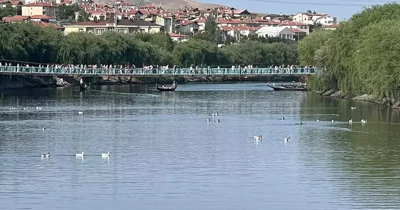 Tahtalı Köprü nün denge demiri kırıldı; yaya geçişi yapılamadı
