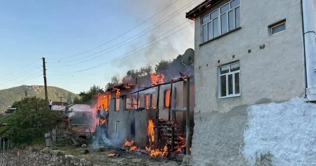 Amasya daki yangında dört ev kullanılamaz hale geldi Gündem Haberleri