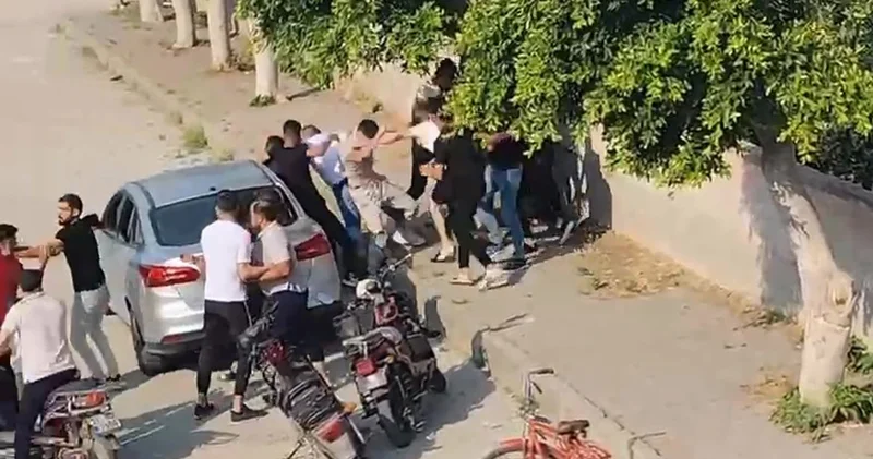 Bayram günü meydan savaşı gibi kavga! O anlar kamerada