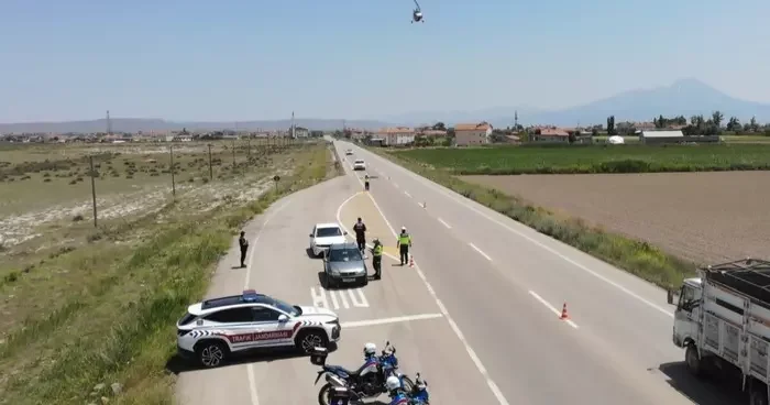 Jandarma, trafiği cayrokopter ve dron ile denetliyor