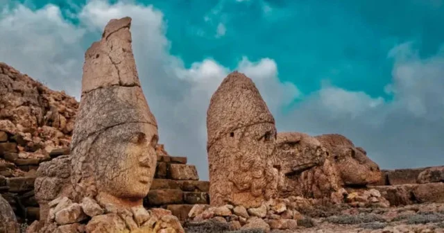 Kurban Bayramı nda ziyaretçi akını: Nemrut Dağı binlerce turisti ağırladı Adıyaman Haberleri