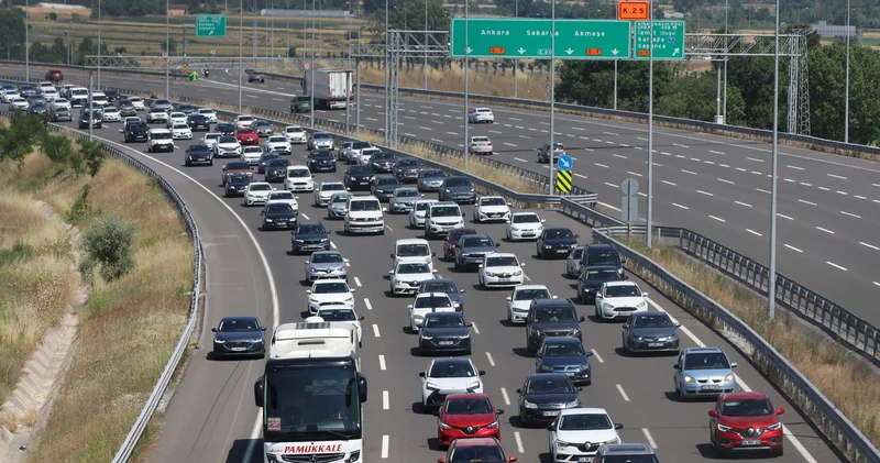 İstanbul a geliş güzergâhlarında yoğunluk var! Son dakika trafik durumu! Son dakika haberleri