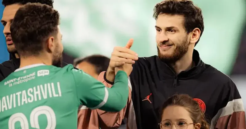 Kvaratskhelia ve Davitashvili ye hırsızlık şoku Fanatik Gazetesi Futbol Haberleri Spor
