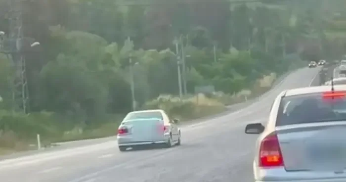 Trafik güvenliğini tehdit eden sürücünün ehliyetine el konuldu