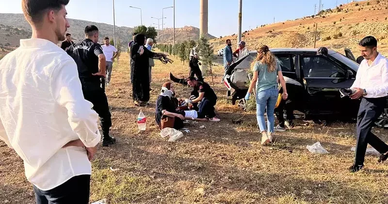 Mardin de cip ile hafif ticari araç çarpıştı; 9 yaralı