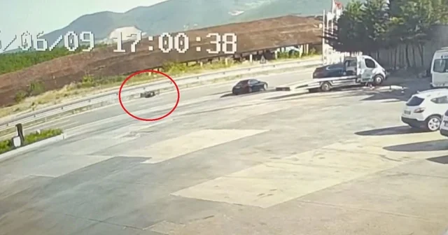 Motosikletiyle refüje çarpıp öldü; sürüklendiği anlar kamerada Samsun Haberleri