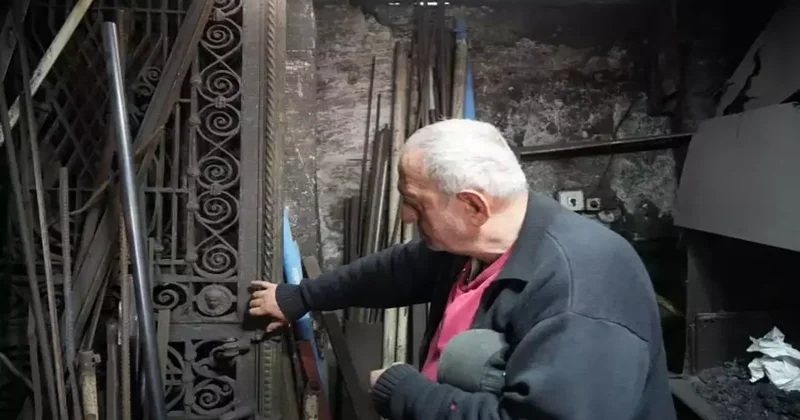 Antika avcıları ve papazlar 75 yaşındaki İbrahim Dede nin peşinde! Herkes bu kapıyı istiyor!