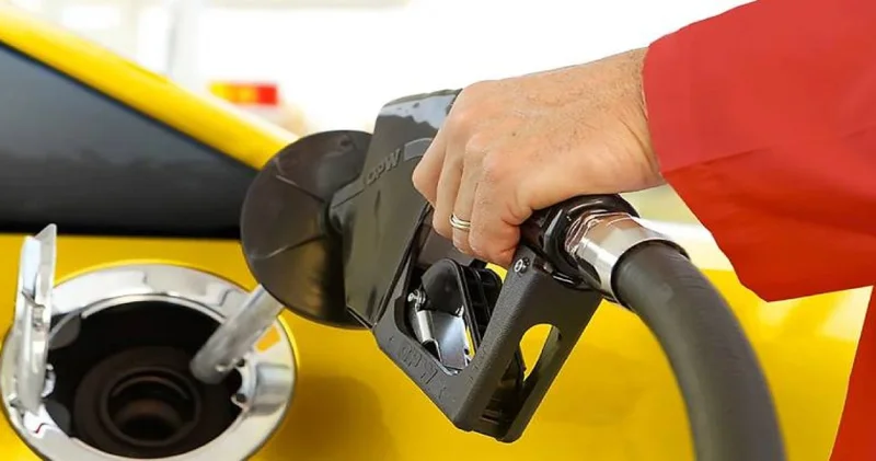 Benzine zam mı geliyor?