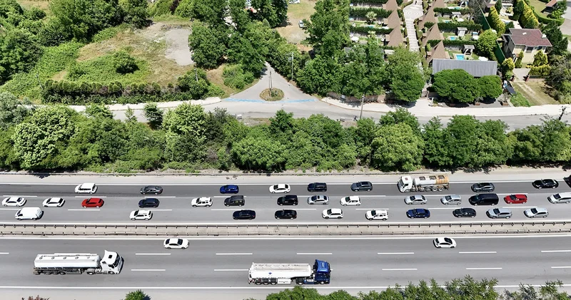 Bayram tatilinden dönenler, Anadolu Otoyolu nun Kocaeli ve Sakarya kesiminde yoğunluk oluşturuyor