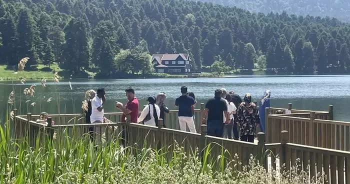 Bolu Gölcük Tabiat Parkı, bayram tatilinin son gününde misafirlerini ağırladı