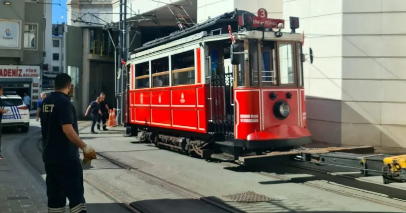 İETT’de arıza bitmiyor! Tramvay, metrobüs, otobüsten sonra nostaljik tramvayda arızalanıp yolda kaldı