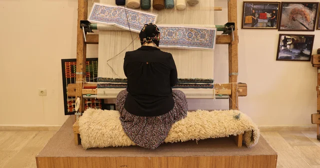 Nevşehir de dokuma ustası kadın 50 yıldır ilmek atarak sanatını sürdürüyor Nevşehir Haberleri