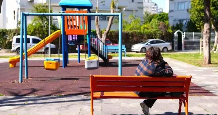 Konyaaltı’nın bankları renklendi