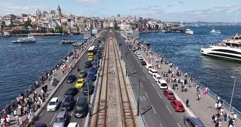 Sıcaklıklar normallerin üzerinde! İstanbul da poyraz freni! Son dakika hava durumu tahmini Son dakika haberleri