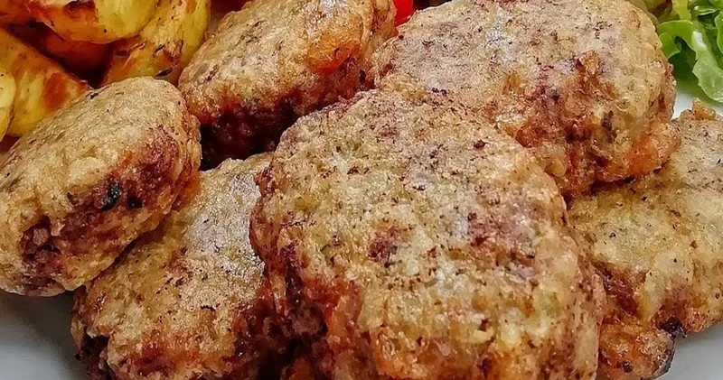 Dünden kalan pilavı atmayın! Meğer müthiş bir yemeğe dönüşüyormuş