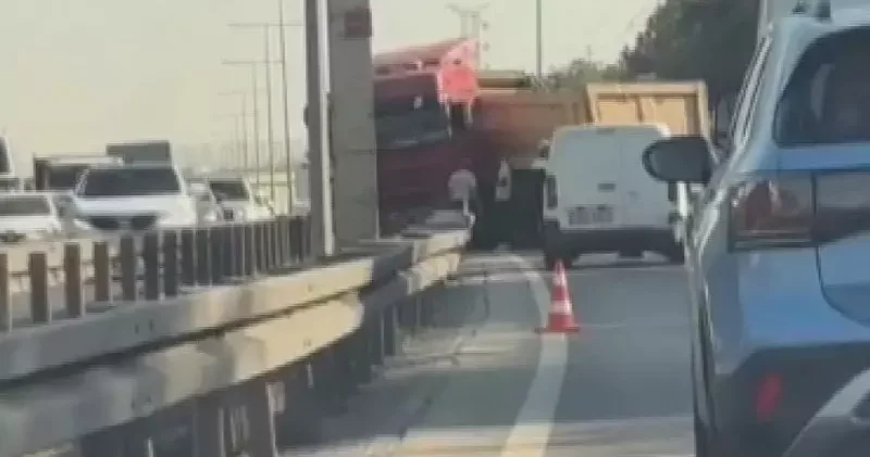Eyüpsultan’da hafriyat kamyonu bariyerlere çarptı