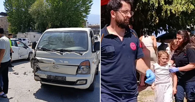 Bursa da kamyonet ve otomobil çarpıştı: Çocuklar ölümden döndü Bursa Haberleri