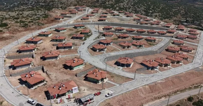Depremzedelerin acılarını biraz olsun dindiren gelişme: Villa tipi evler teslim edildi