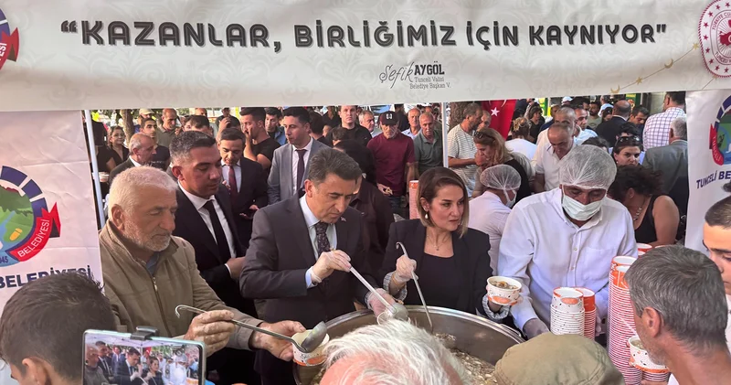 Tunceli’de valilik ve belediyeden aşure ile lokma ikramı